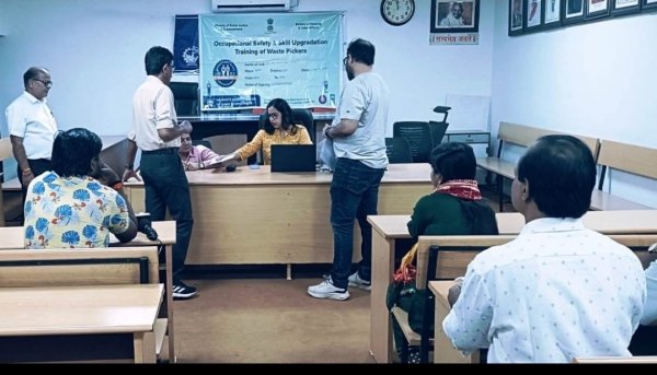 जनदर्शन में निगम आयुक्त ने सुनीं नागरिकों की समस्याएं, अधिकारियों को त्वरित निराकरण के निर्देश