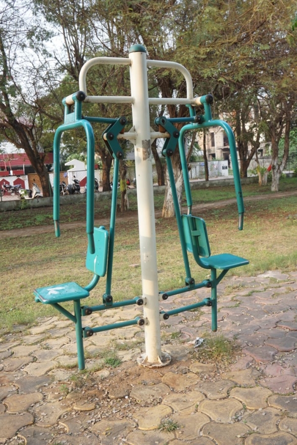 शहर के विभिन्न स्थानों में लगेंगे जिम सामग्री,  महापौर यादव ने दिया निधि से 70 लाख