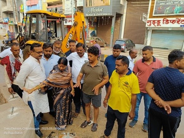 निरन्तर नाला/नालियों की सफाई तल तक हो ताकि बारिश का पानी आसानी से बह सके:महापौर