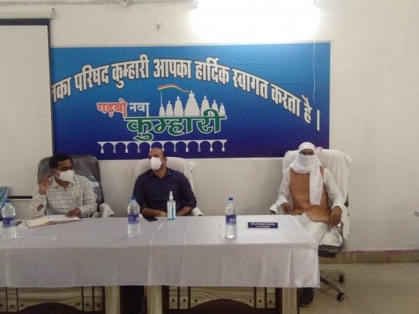 कुम्हारी नगर पंचायत पहुंचे कलेक्टर, कोरोना संक्रमण के रोकथाम के लिए स्वीकृत किए 5 लाख रुपये
