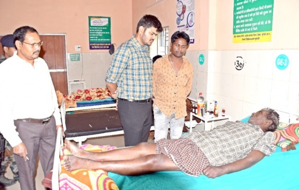 जिला चिकित्सालय में चिकित्सकों की अनुपस्थिति पर भड़के कलेक्टर, शोकाज नोटिस जारी करने के दिए निर्देश