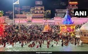 कोरोना संकट के चलते आज खत्‍म घोषित किया जा सकता है कुंभ, संतों-अखाड़ा परिषद से सरकार आज करेगी चर्चा : सूत्र