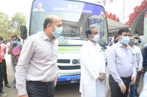 मुख्यमंत्री स्लम स्वास्थ्य योजनांतर्गत जिले के लिए पहली एम्बुलेंस दुर्ग पहुंची