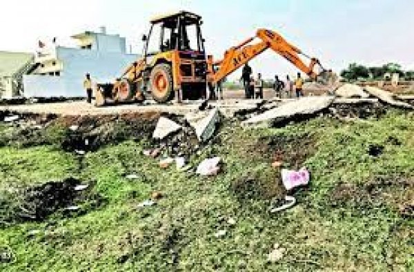 अवैध प्लाटिंग करने वालों पर सख्त कार्रवाई करें - कलेक्टर