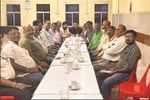 बिना बढ़ोतरी के बोनस सीधे खाते में भेजने पर कर्मचारियों में रोष भिलाई इस्पात मजदूर संघ ने जताया कड़ा विरोध, बोनस समझौते में संशोधन की मांग