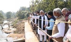 मुख्यमंत्री ने नरवा विकास कार्यों का लिया जायजा : 1.43 करोड़ के नरवा विकास कार्यों का किया लोकार्पण एवं भूमिपूजन , नालों के दोनों किनारे फ लदार वृक्ष लगाने के निर्देश