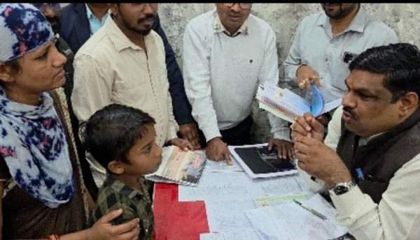 &ldquo;जब मंत्री ने कहा &ndash; &lsquo;मैं हूँ ना&rsquo; : एक मासूम की पढ़ाई बचाने वाली संवेदना की मिसाल&rdquo;