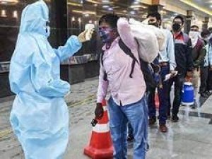 "वरिष्ठ नागरिकों का मास्क पहनना अनिवार्य": केरल में कोविड के बढ़ते मामलों के बीच कर्नाटक सरकार का निर्देश
