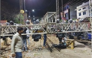 गणेशोत्सव स्वागत मंच पर अवैध लाइटिंग ट्रस्ट सेट जब्त, दो आरोपी न्यायालय में पेश