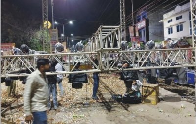 गणेशोत्सव स्वागत मंच पर अवैध लाइटिंग ट्रस्ट सेट जब्त, दो आरोपी न्यायालय में पेश