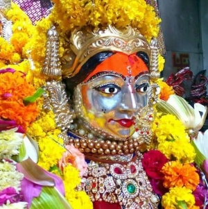 कुल देवी या देवता को 4 उपाय से मनाएं और संकटों से मुक्ति पाएं