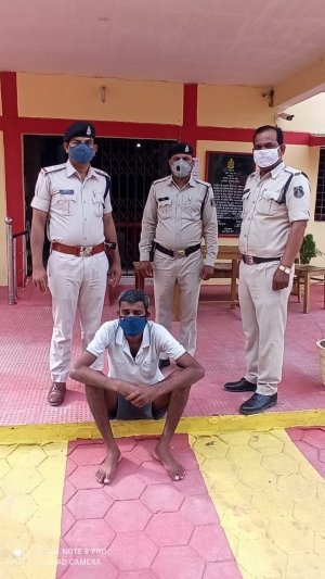 पत्नी पर जानलेवा हमला करने वाला पति गिरफ्तार,पीड़ित की हालत गंभीर