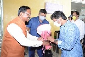 झारखंड के मुख्यमंत्री श्री हेमंत सोरेन के राजधानी रायपुर पहुंचने पर स्वामी विवेकानंद विमानतल पर आत्मीय स्वागत...