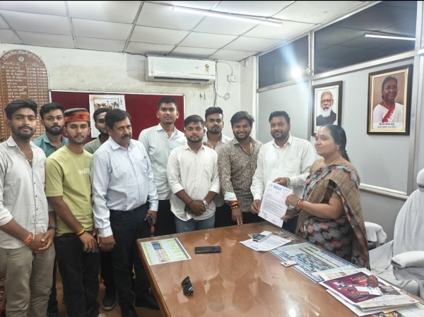 एनएसयूआई ने जिला शिक्षा अधिकारी को सौंपा ज्ञापन, आत्मानंद स्कूलों में शुल्क लागू करने का विरोध