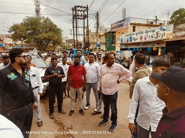 महापौर श्रीमती बाघमार के निर्देश निरीक्षण के दौरान पर मन जगह पार्किंग और अवैध कब्जों को देखकर भड़के प्रभारी महापौर नरेंद्र बंजारे,बोले जल्द व्यवस्था दुरुस्त करें