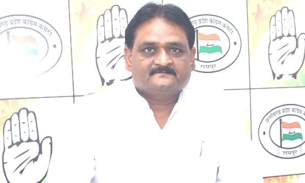 कांग्रेस का प्रहार : मंत्री रहते डॉलर में घूस मांगने वाले बृजमोहन भ्रष्टाचार पर झूठ बोल रहे..