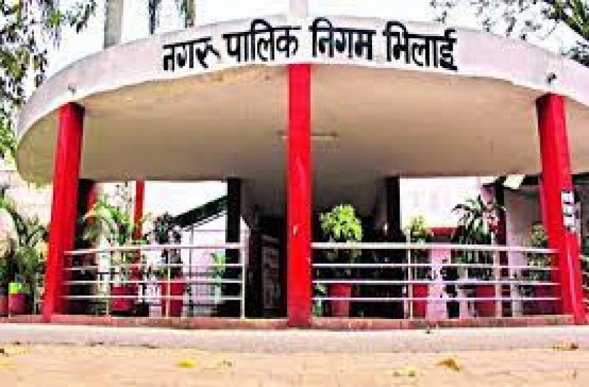 स्वतंत्रता संग्राम में प्राणों की आहुति देने वालों की स्मृति में निगम के कर्मचारियों ने किया मौन धारण