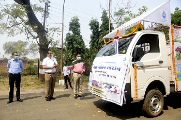 कलेक्टर ने जल जीवन मिशन रथ को हरी झंडी दिखाकर किया रवाना