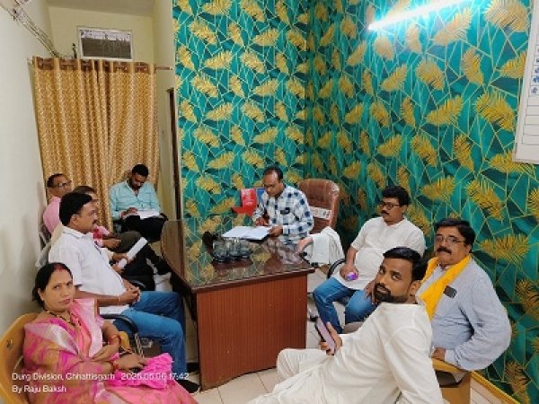 वित्त लेखा एवं अंकेक्षण विभाग प्रभारी नरेंद्र बंजारे ने ली समिति सदस्यों के साथ बैठक