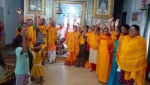 रथ यात्रा के अवसर पर "श्यामा- श्याम सत्संग समिति" श्रीराम मंदिर में भजन कीर्तन कर गजा मूंग प्रसाद का  किया वितरण