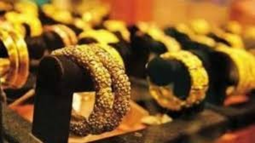 इस साल 4,000 रुपए सस्ता हुआ सोना, जानें क्या चल रही हैं कीमतें