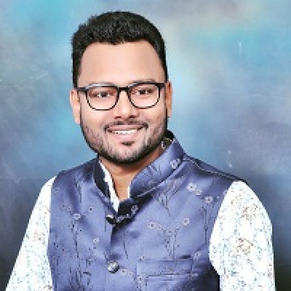 मुआवजा मिलने का बाट जोह रहे किसान,अधिकारी कर रहे गुमराह : उमरे