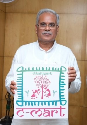 मुख्यमंत्री  भूपेश बघेल ने सी-मार्ट के लोगो का किया विमोचन