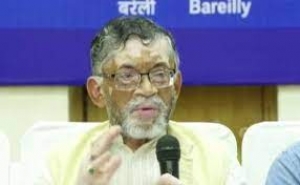 केंद्रीय मंत्री का CM योगी को खत : 'मरीज भर्ती नहीं हो रहे, अधिकारी फोन नहीं उठाते, ज्यादा दाम पर बिक रहे उपकरण'