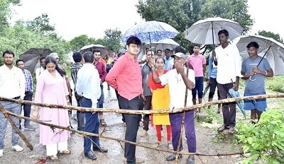 आगर नदी में उफान की जानकारी मिलने पर पहुंचे ग्राम छटन पहुंचे जिलाधीश , स्थानीय जनप्रतिनिधियों एवं ग्रामीणों से की मुलाकात