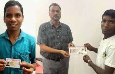 सुकमा में लोकतंत्र की नई शुरुआत , बंदूक छोड़ थामा मतदाता परिचय पत्र,अब पुनर्वासित युवा चुनेंगे अपना जनप्रतिनिधि