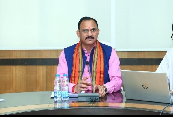*स्वास्थ्य मंत्री श्री श्याम बिहारी जायसवाल ने की विभागीय कार्यों की समीक्षा ,मंत्रालय में वरिष्ठ अधिकारियों को दिए बेहतर स्वास्थ्य सेवाओं के लिए आवश्यक निर्देश