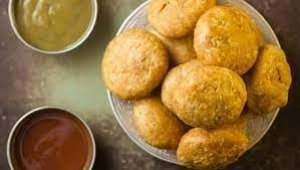 आप भी हैं कचौरी लवर? तो एक बार जरूर ट्राई करें गुजराती काठियावाड़ी कचौड़ी, यहां देखें रेसिपी