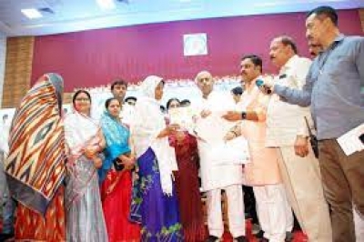 कैबिनेट मंत्री मो.अकबर ने आज 144 परिवारों को बांटे आवासीय पट्टे