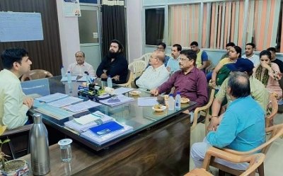 निगम कर्मचारियों की समस्याओं पर मंथन: वेतन, पेंशन और एरियर्स सहित कई मुद्दे आयुक्त के समक्ष उठे
