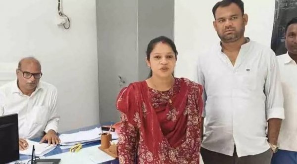 सेवा संकल्प अभियान : सेवा की कहानी -अपने नाम जमीन की रजिस्ट्री पर महिला किसान चंद्रकांता को 9,510 रुपये की राहत