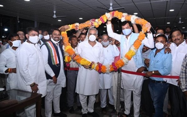 मुख्यमंत्री भूपेश बघेल से प्रदेश साहू समाज संघ के पदाधिकारियों ने की सौजन्य मुलाकात