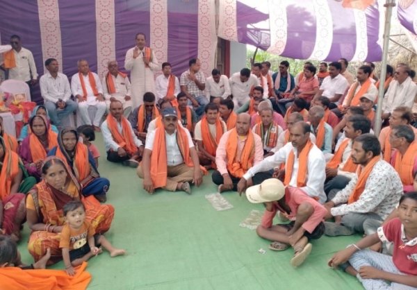 भाजपा के सिद्धांतो से प्रभावित सैकड़ों ग्रामीणों ने किया पार्टी में प्रवेश