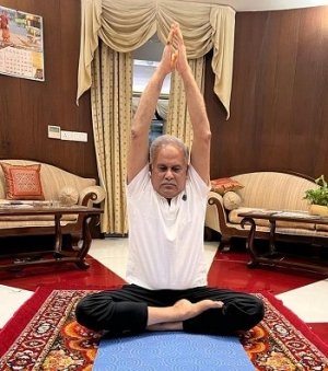 योग मनुष्य की शारीरिक, मानसिक और आध्यात्मिक ऊर्जा बढ़ाता है-मुख्यमंत्री  भूपेश बघेल