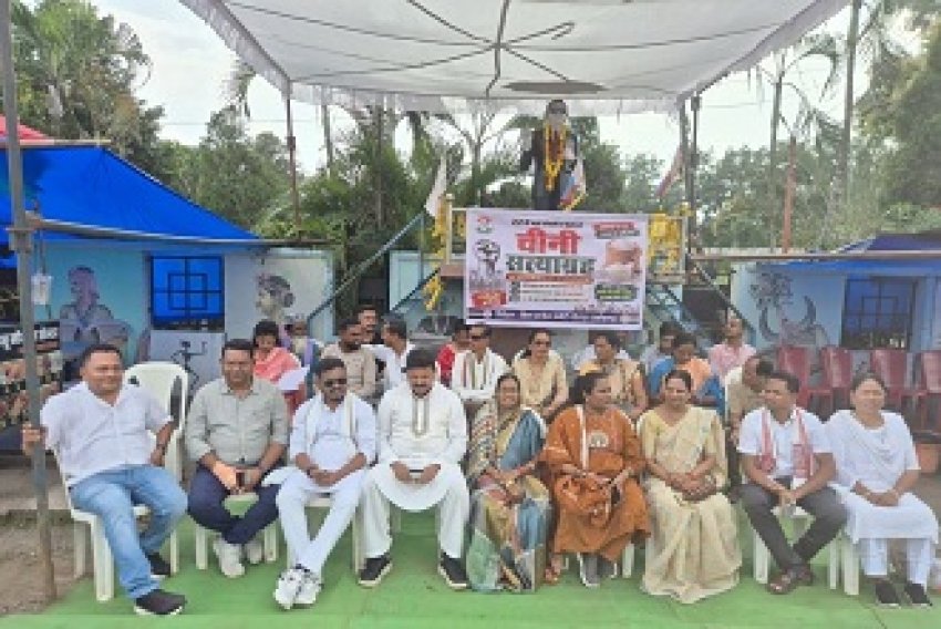 चीनी के बढ़ते दामों पर दंतेवाड़ा कांग्रेस का ‘चीनी सत्याग्रह’, अंबेडकर प्रतिमा के सामने गरजे कांग्रेसी