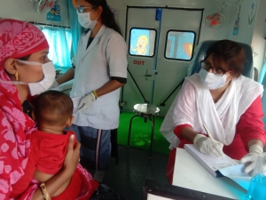 दाई-दीदी मोबाइल क्लीनिक के प्रति महिलाओं ने दिखाई गहरी रूचि ,मरीज महिलाओं ने महिला चिकित्सकों को खुलकर बताई अपनी समस्यायें