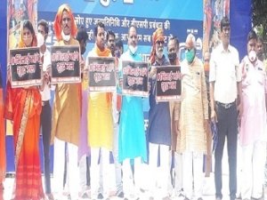 टाउनशिप में तीन महिने से आ रहे गंदे पानी की सप्लाई से फिर लोग हुए आक्रोशित