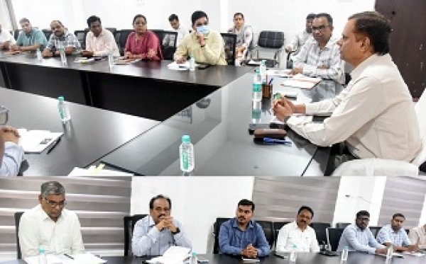 शिक्षा व्यवस्था सुधारें, नशे के खिलाफ अभियान रखें जारी : संभाग आयुक्त