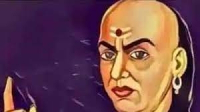 कब होती है पत्नी की परीक्षा और किस तरह की स्त्री के साथ नहीं रहना चाहिए, पढ़ें आज की चाणक्य नीति