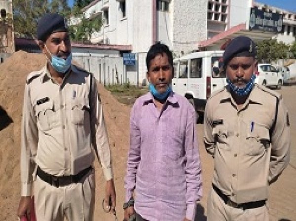 जवाहर उद्यान में हुए मर्डर के मामले का आरोपी गिरफ्तार ,लकड़ी चुनने के नाम पर मृतक और आरोपी के साथ हुआ था विवाद