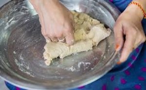 आटा गूंथते समय न करें यह गलती, सेहत को हो सकते हैं 4 बड़े नुकसान