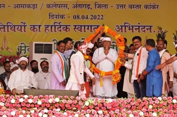 मुख्यमंत्री झलमलको लया-लयोर गोटुल रच्चा उत्सव में हुए शामिल
