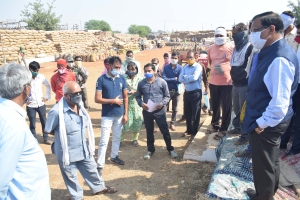 किसानों ने समिति में पैसे नहीं लेने की दी जानकारी , किसानों ने व्यवस्थाओं के प्रति की संतुष्टि जाहिर