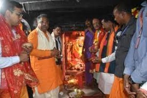 अंतर्राष्ट्रीय महिला दिवस के मौके पर दंतेवाड़ा पहुंचे मुख्यमंत्री श्री साय ने किया बस्तर की आराध्य देवी माँ दंतेश्वरी की पूजा-अर्चना