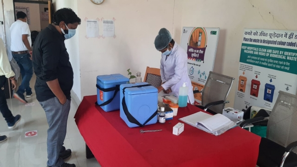 जिला पंचायत सीईओ ने किया कोविड वैक्सीनेशन सेंटर का निरीक्षण