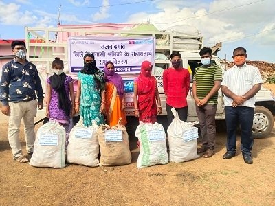 जिले के 500 प्रवासी मजदूरों को राशन किट वितरण का शुभारंभ